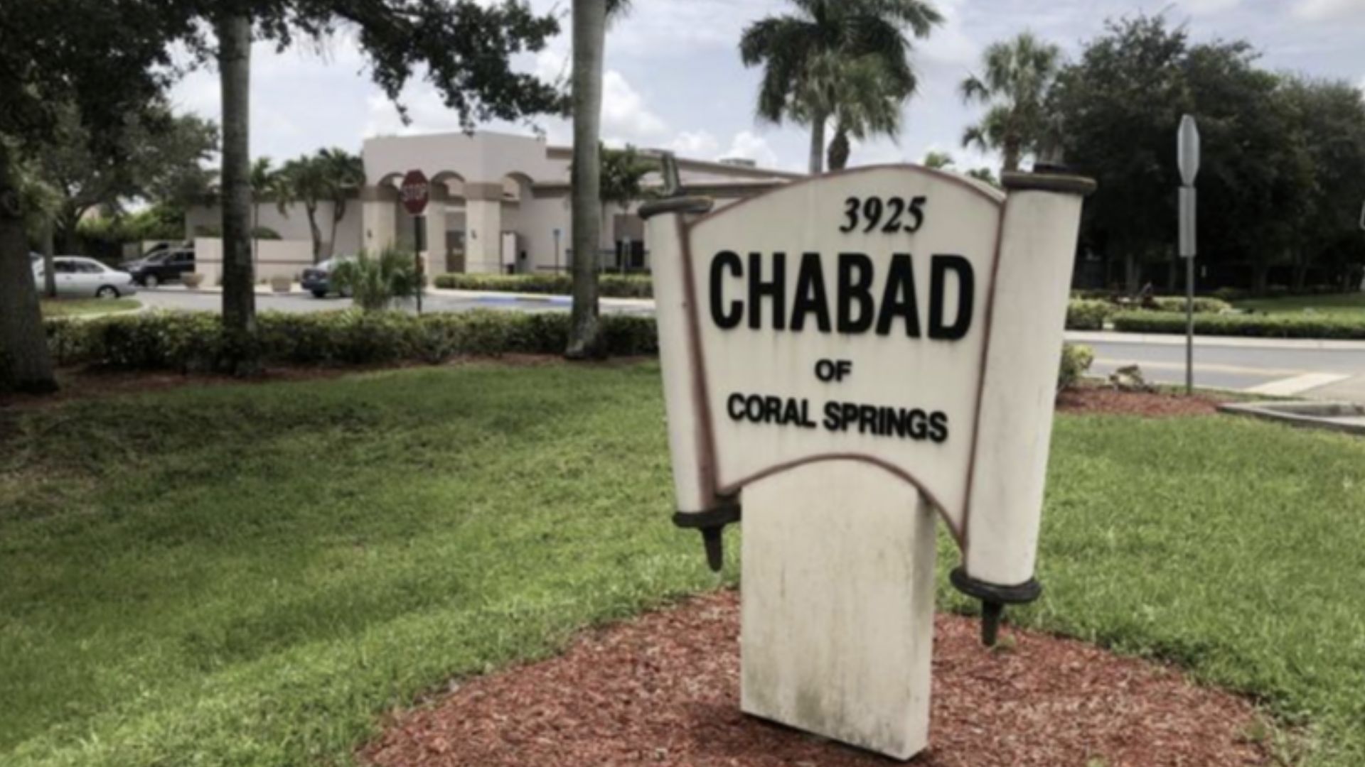 Coral Springs police arrest man accused of striking synagogue menorah with shopping cart